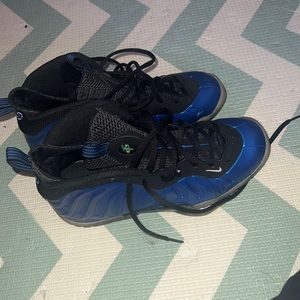 Foams  size 7 worn